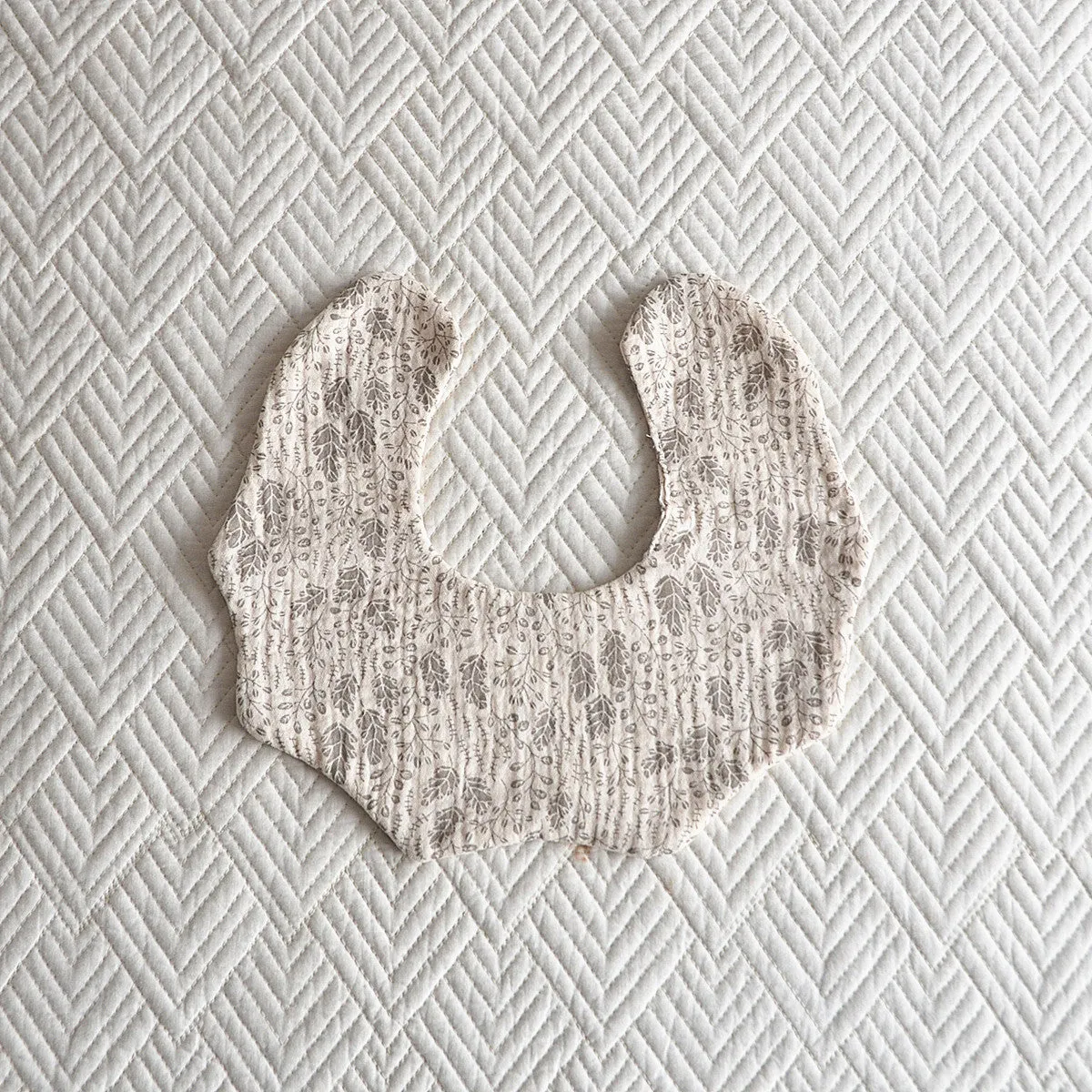 2PCS Baby Korean Version Of Cotton Five-layer Bib Petal Baby Saliva Towel Cotton Baby Bib Anti-spit Milk Bib Rice Pocket Baby Accessories Wholesale